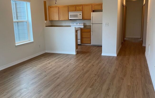 3 beds, 2 baths, 1,193 sqft, $1,800, Unit 354-3043