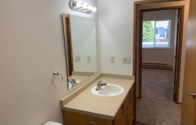 3 beds, 1 bath, 900 sqft, $1,695, Unit A103