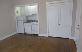 Studio, 1 bath, 400 sqft, $685, Unit #10