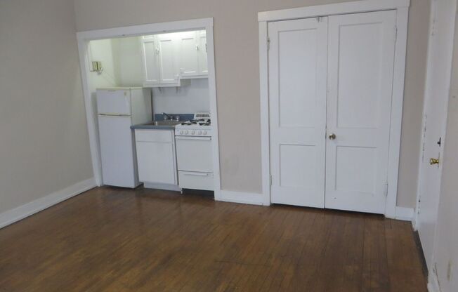 Studio, 1 bath, 400 sqft, $685, Unit #10