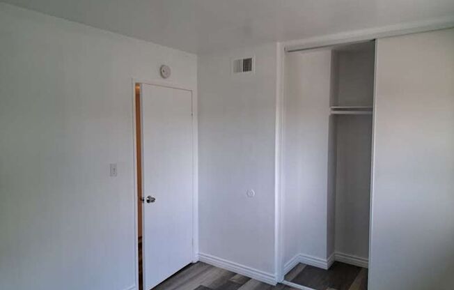 2 beds, 1 bath, 900 sqft, $2,300, Unit Euclid525-1