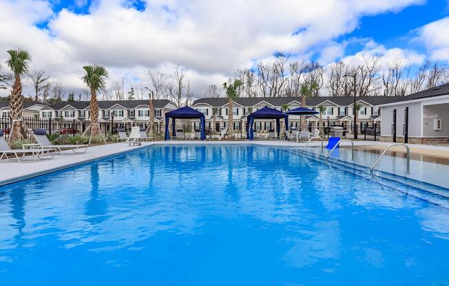 RESORT-STYLE POOL WITH TANNING LEDGE