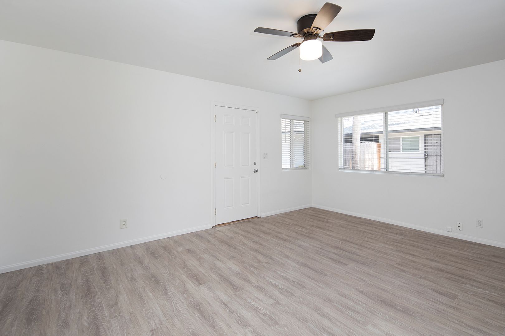 *OPEN HOUSE: 8/29 10AM-12PM* 2BR in Carlsbad with a Garage + 2 Parking Spaces!