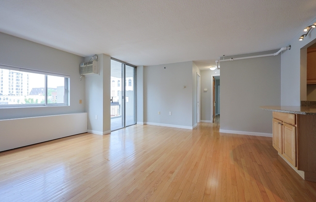 2 beds, 2 baths, 1,000 sqft, $3,950, Unit 401