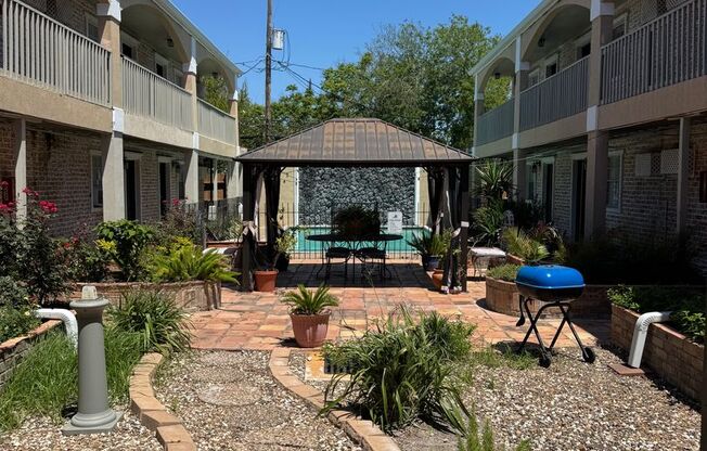 Courtyard Villas Apartments