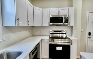 3 beds, 1 bath, 900 sqft, $3,000, Unit 2