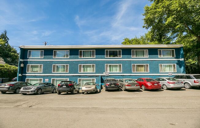 Awesome 2bed/1bath located near Mt. Baker Light Rail!