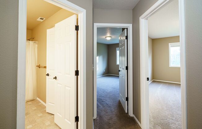 3 Bedroom 2.5 Bath Duplex -Quick Easy Access to SR 14