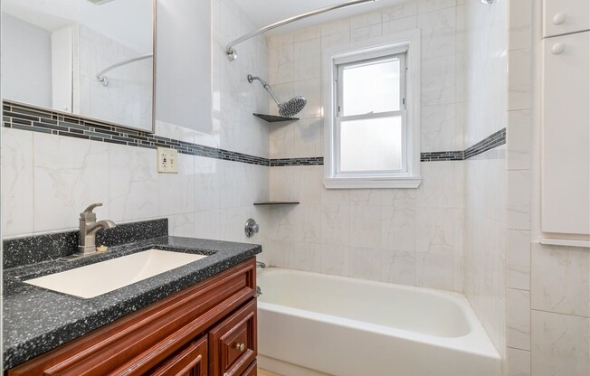 2 beds, 1 bath, 1,375 sqft, $2,700, Unit 1
