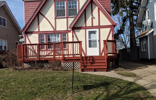 3 beds, 1 bath, $1,050, Unit Down