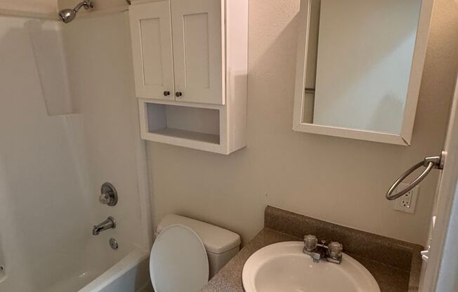 1 bed, 1 bath, 400 sqft, $975, Unit 302