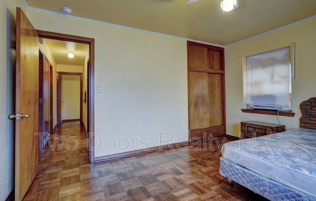 1221 NE 44 ST