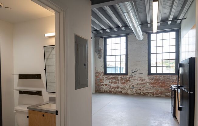 Studio, 1 bath, 362 sqft, $883, Unit 125