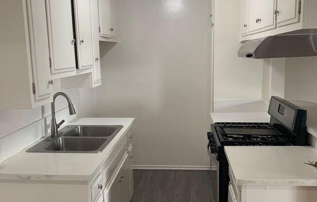 1 bed, 1 bath, 700 sqft, $2,000, Unit 04