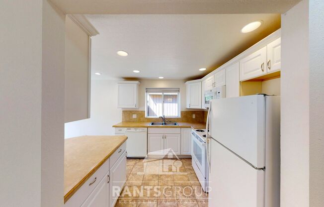 2 beds, 1.5 baths, $1,800, Unit #H-4