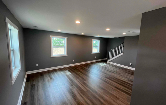 2440 OLD HARRISBURG RD