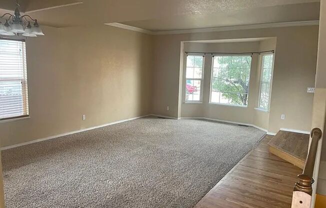 8021 Lodi Ln