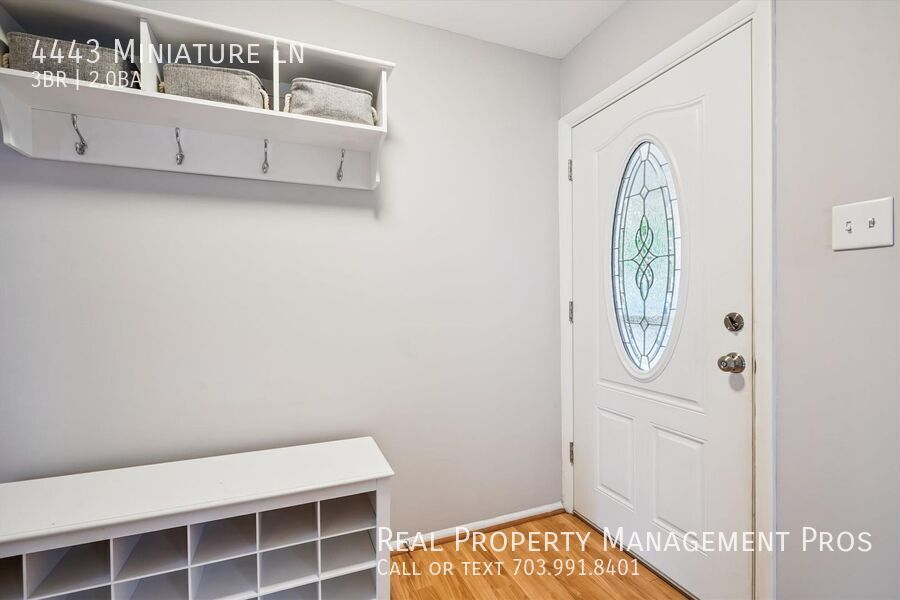 4443 MINIATURE LN