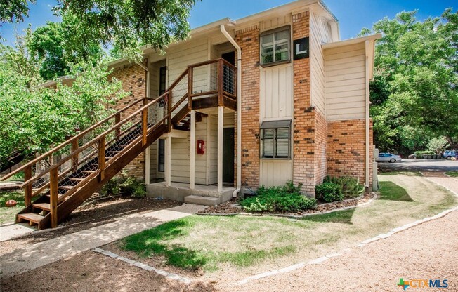421 W San Antonio St