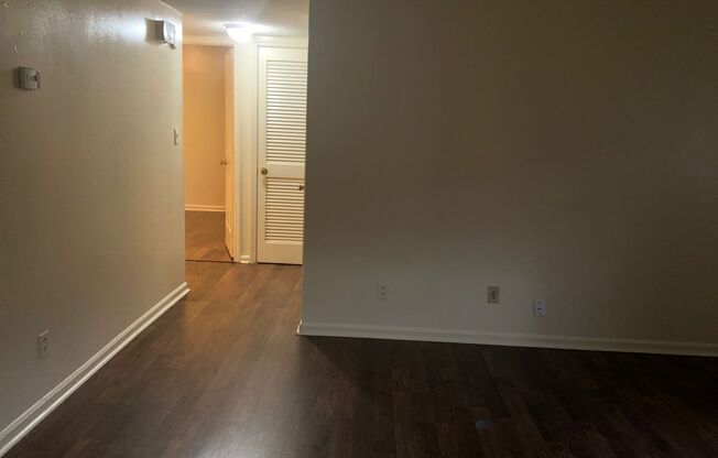 2 beds, 1 bath, 900 sqft, $1,250, Unit D