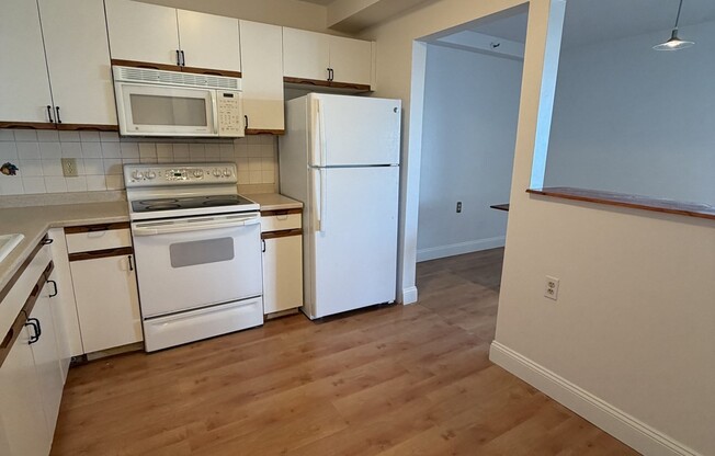 2 beds, 2 baths, 1,069 sqft, $2,500, Unit 405