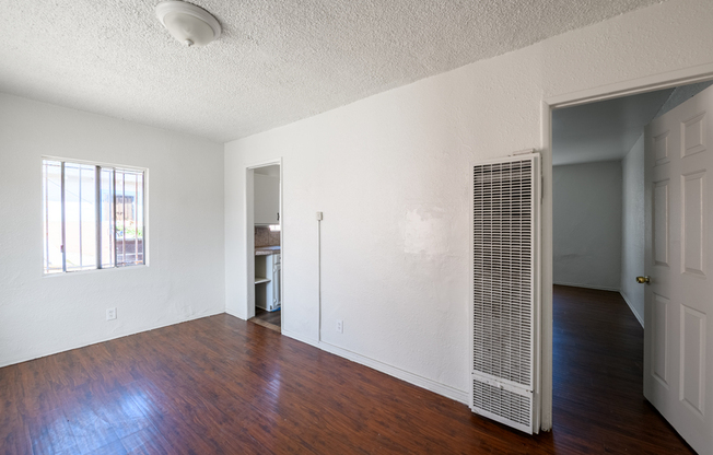 1117 E 71 ST