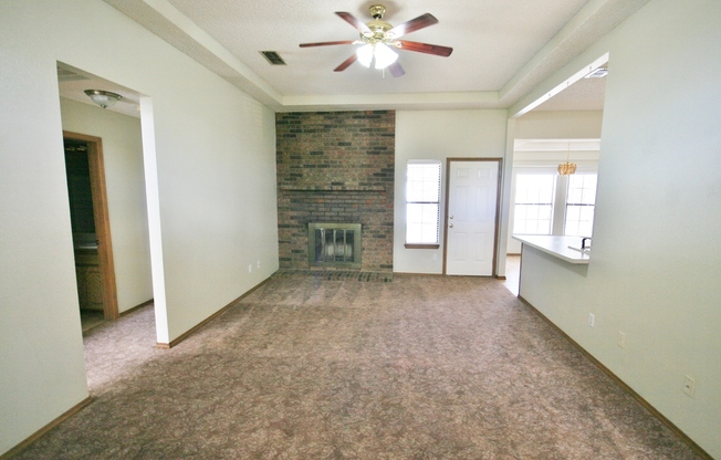 Great Neighborhood,  Open Floor Plan.  Dogs are Welcome.
