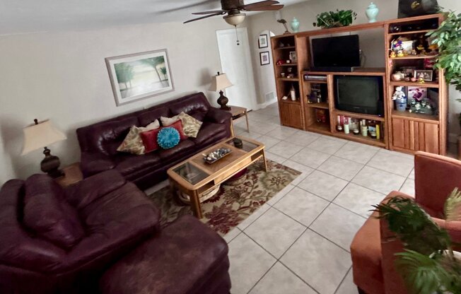 426 TANGERINE AVE