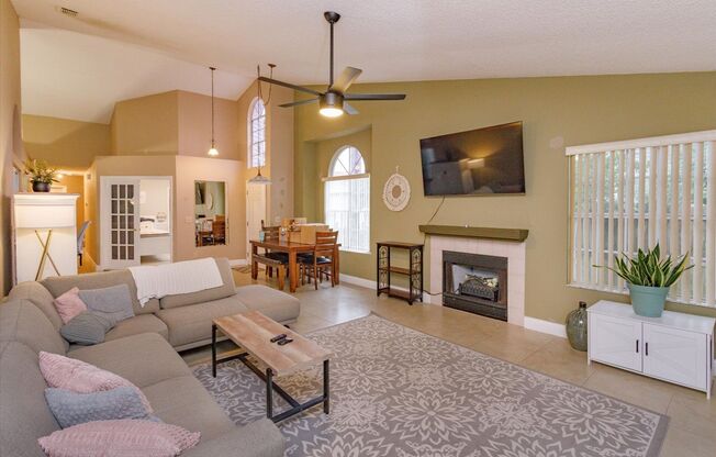 ✨ Charming Longwood Townhome with Modern Updates & Solar Power