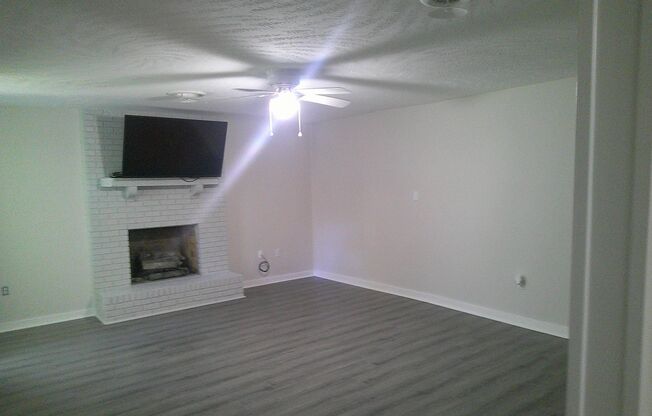 ****MOVE IN SPECIAL***1st MONTHS RENT IS FREE!!****