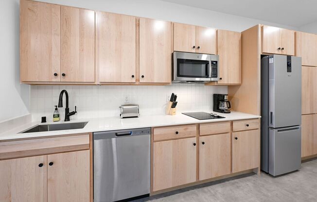 Studio, 1 bath, 530 sqft, $1,385, Unit 319