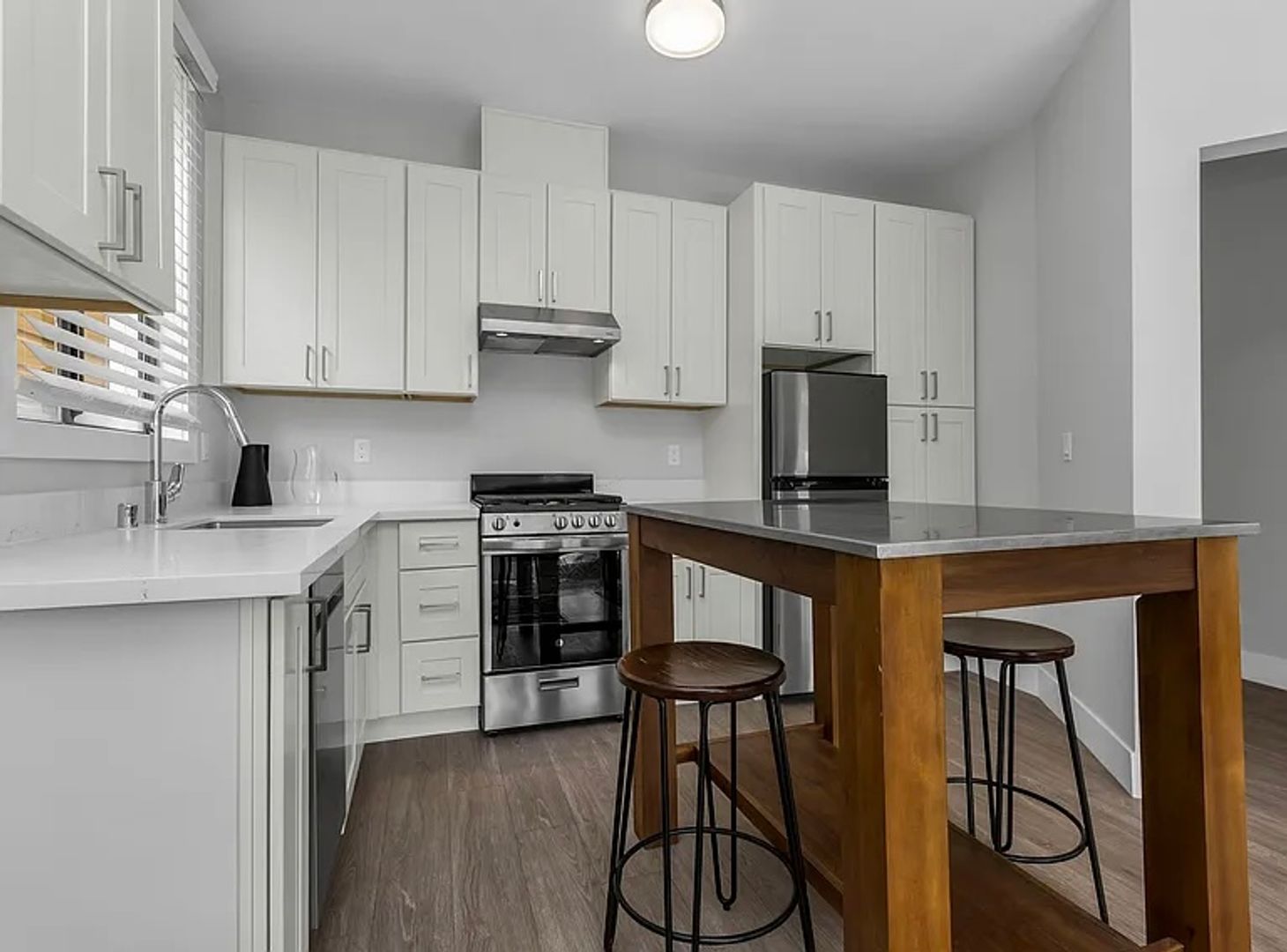 40 Tiffany Avenue (1288r)