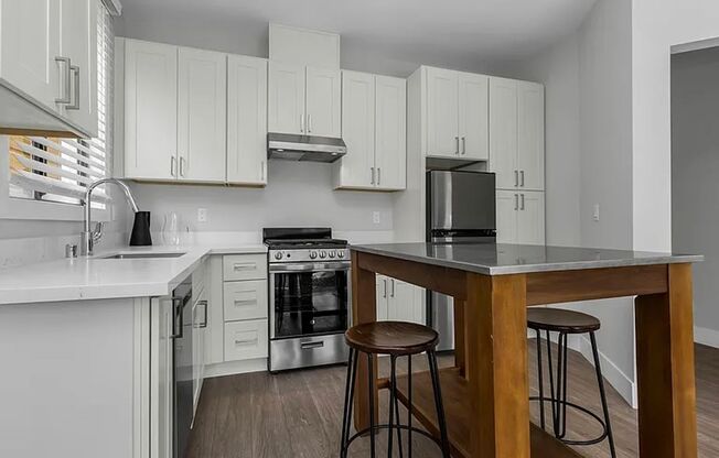 40 Tiffany Avenue (1288r)