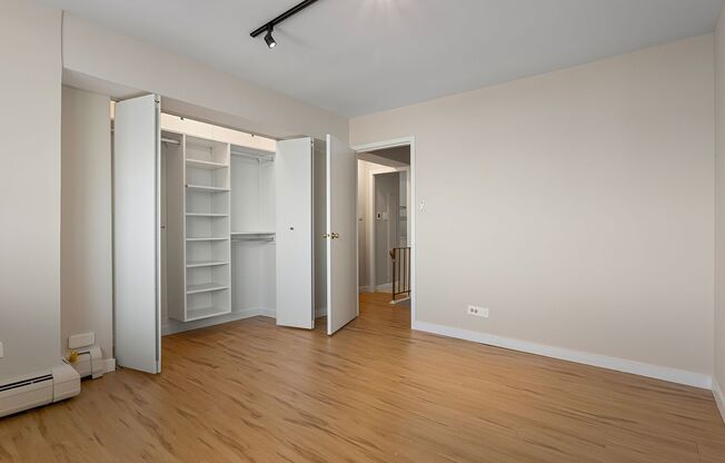 2 beds, 1.5 baths, 967 sqft, $3,000, Unit 16C