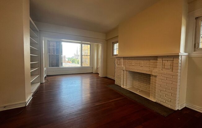 2 beds, 1 bath, 1,245 sqft, $1,950, Unit Old King Edward 68