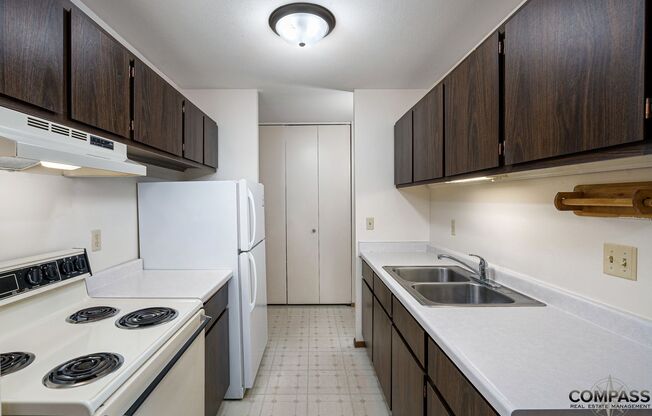 1 bed, 1 bath, 624 sqft, $945, Unit 215