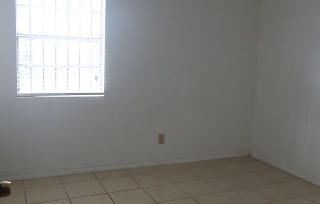 2 beds, 1 bath, $1,000