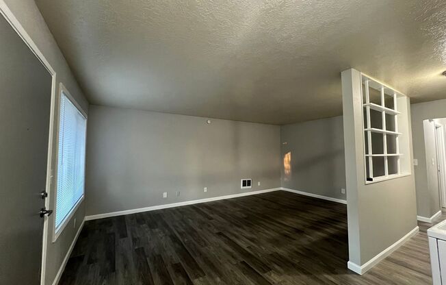 1 bed, 1 bath, 550 sqft, $1,100, Unit 11