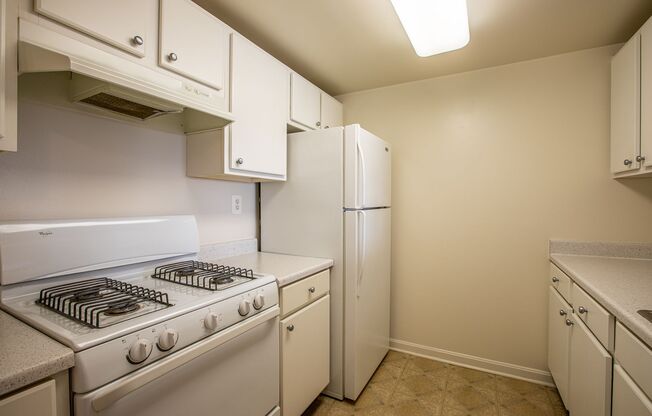 2 beds, 2 baths, $2,250, Unit (#402)