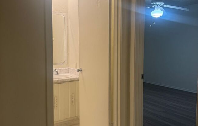 1 bed, 1 bath, 650 sqft, $1,289, Unit SUX-109