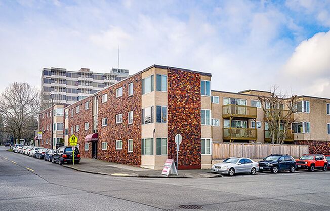 Aladdin Apartments on Greenlake