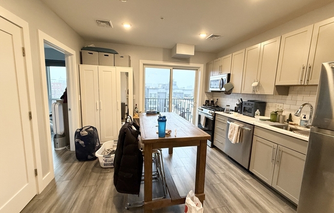 1 bed, 1 bath, 650 sqft, $3,400, Unit 606