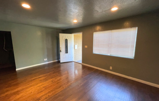 3 beds, 1 bath, 850 sqft, $2,995