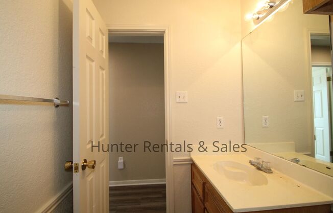 3 beds, 2 baths, $1,275