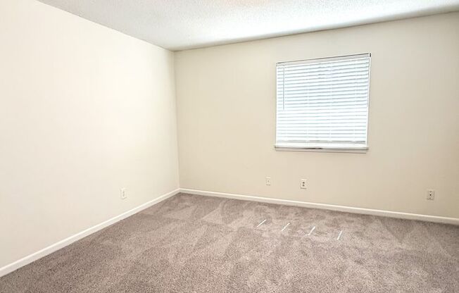 1 bed, 1 bath, 650 sqft, $950, Unit F8