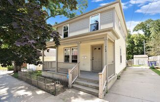 AVAILABLE IN NOVEMBER! 3 Bedroom, 1.5 Bath House in Grand Rapids