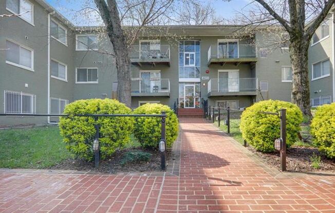 Lovely 2 BR/1 BA Condo in Benning Ridge!