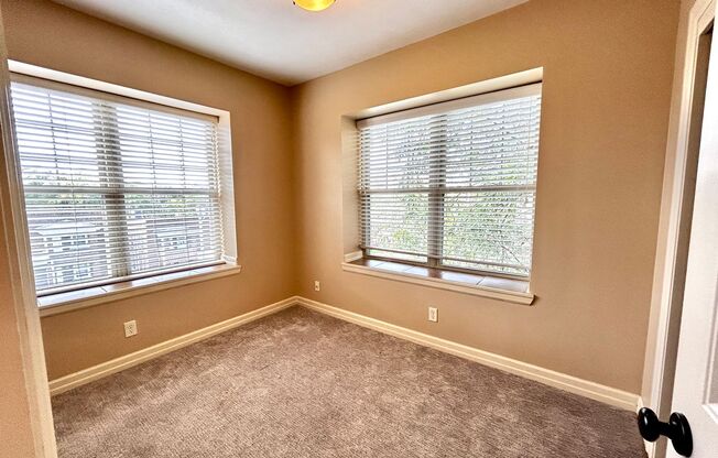 2 beds, 1 bath, 800 sqft, $1,195, Unit 601 - Unit 305 B800