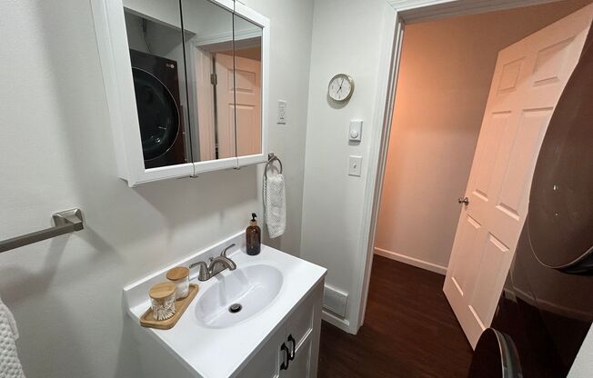 2 beds, 1 bath, $1,695, Unit Unit 4