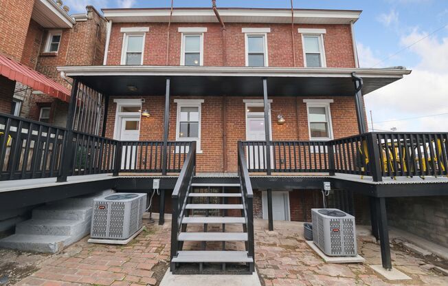 2 beds, 1.5 baths, $2,200, Unit 93 s 9th Street